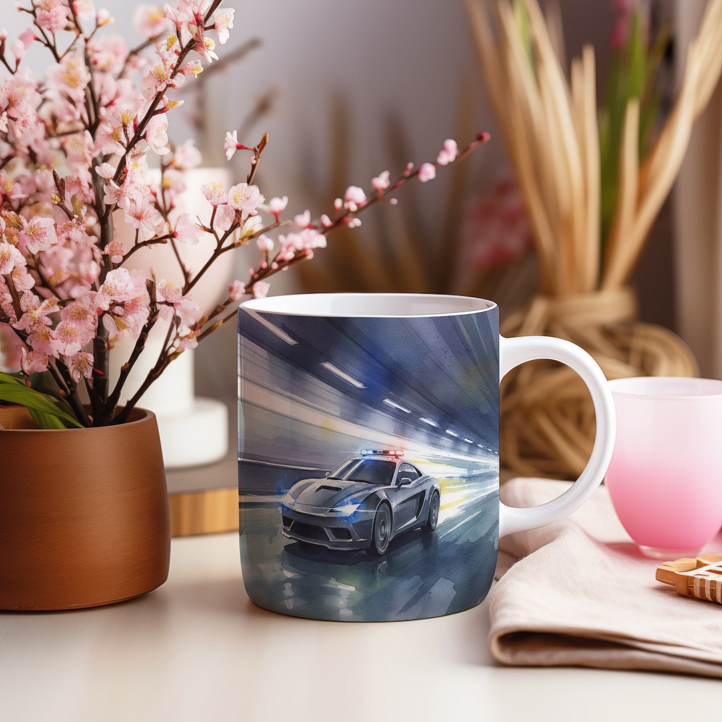 Hrnek s policejním superautem v tunelu