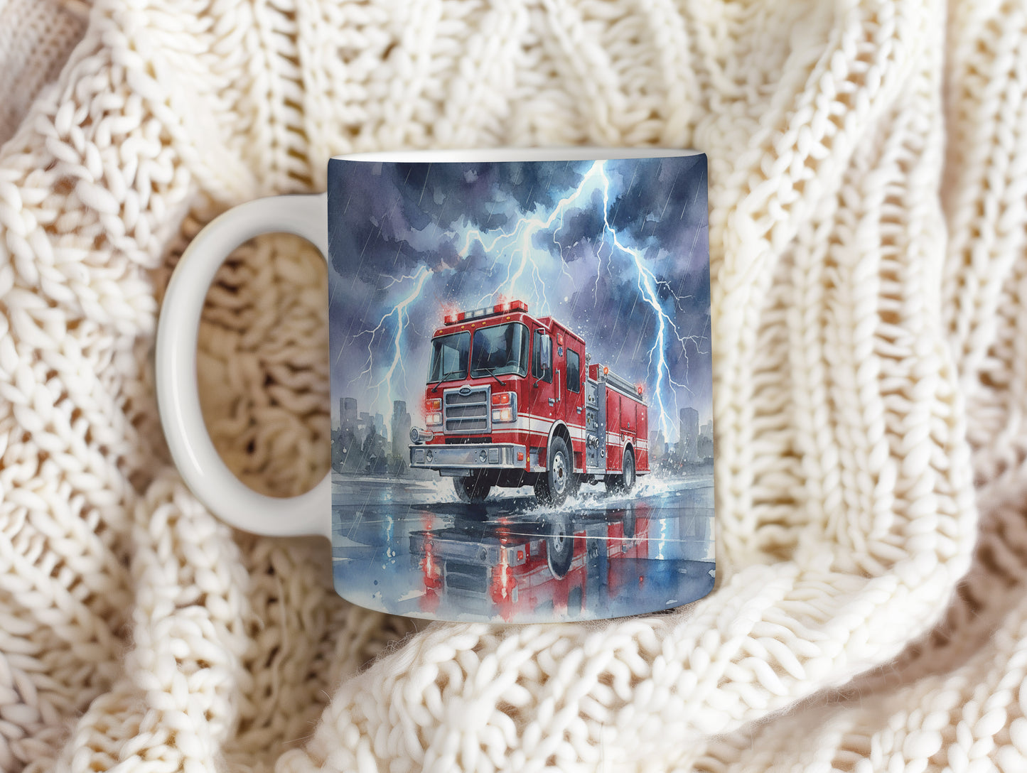 Hrnek s hasičským vozem v bouřlivé akci