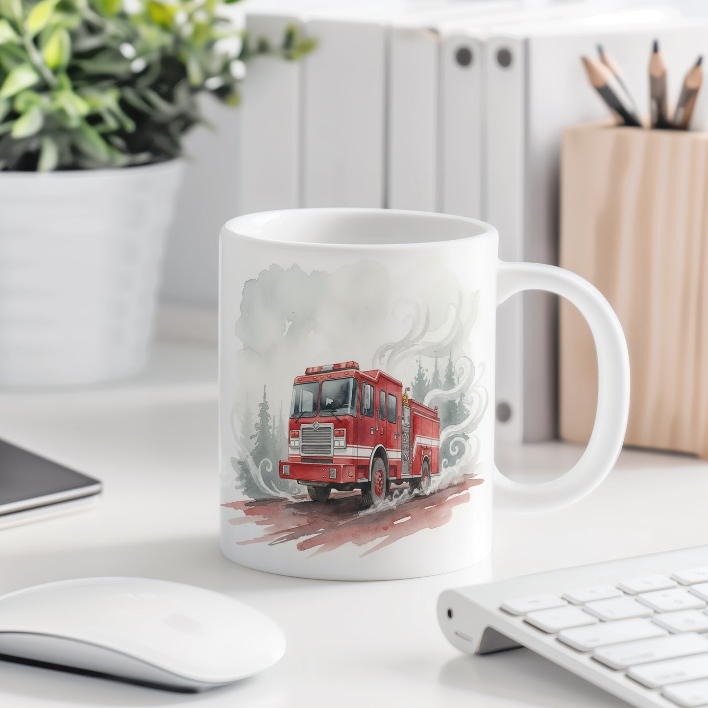 Hrnek s hasičským vozem v mlze