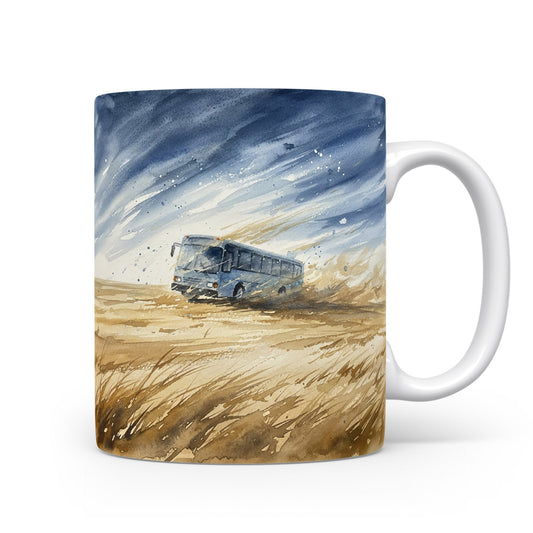 Hrnek s autobusem v divoké krajině