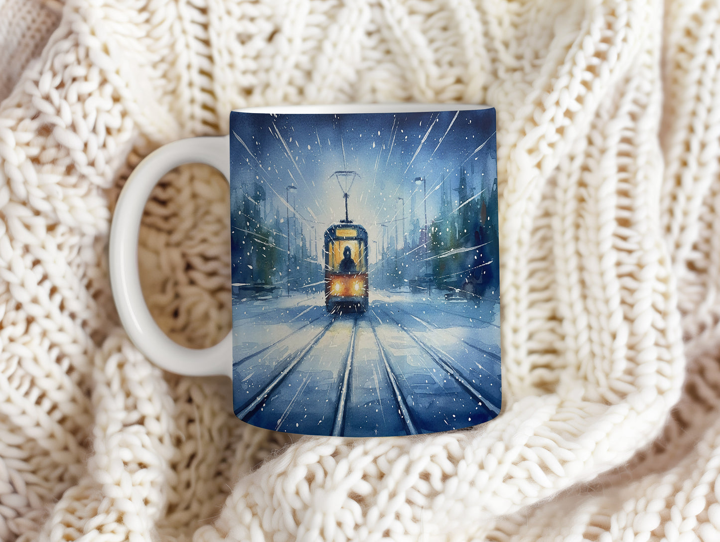 Hrnek s tramvají v zimní krajině