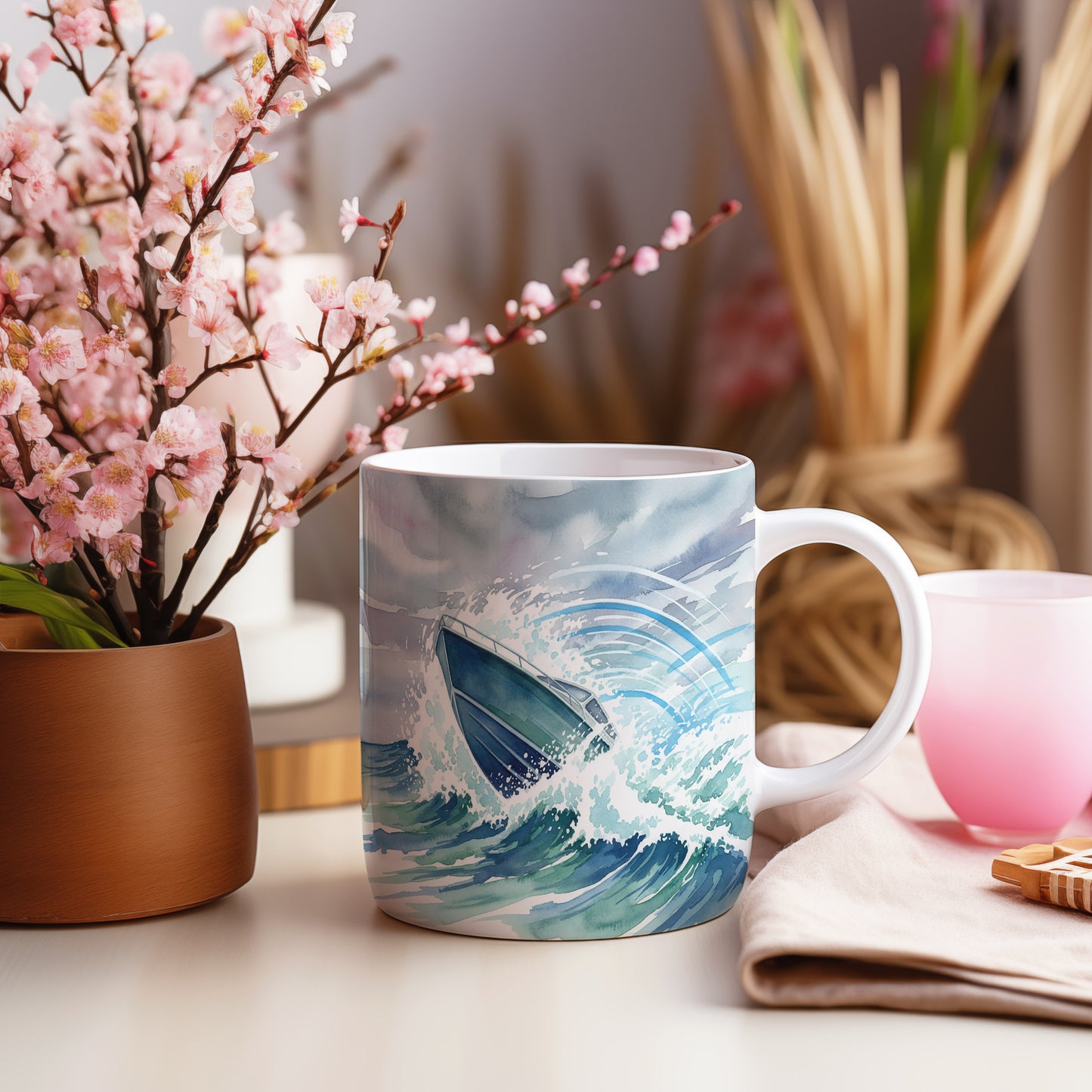 Hrnek s člunem v rozbouřených vlnách