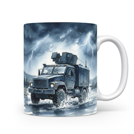 Hrnek s akvarelovým náklaďákem v bouři