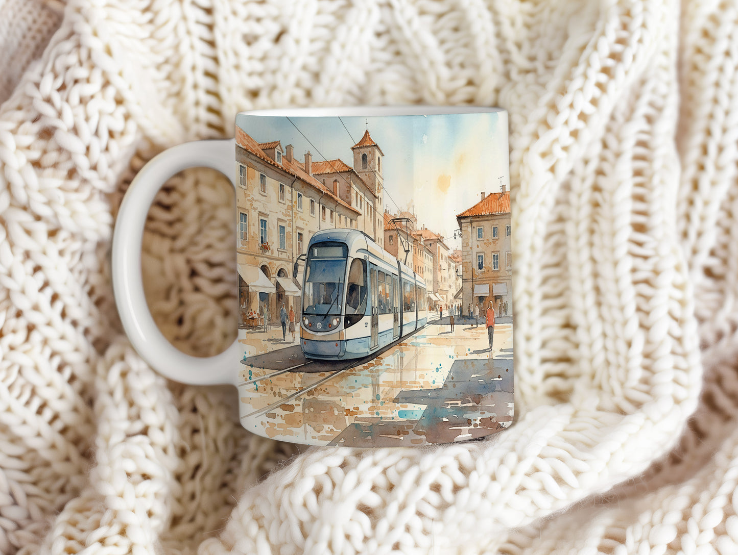 Hrnek s tramvají v historickém centru