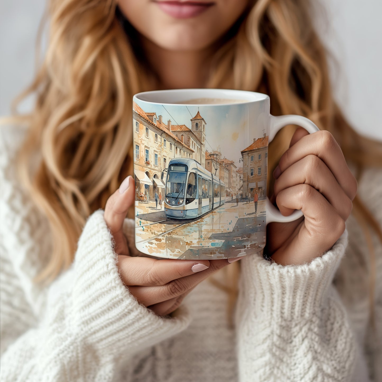 Hrnek s tramvají v historickém centru
