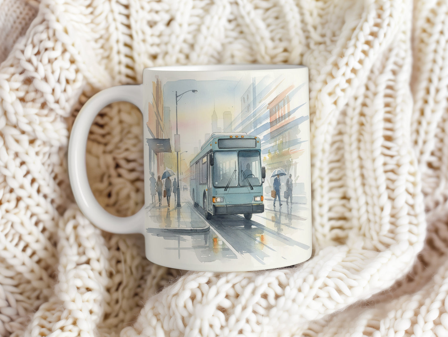 Hrnek s autobusem v dešti