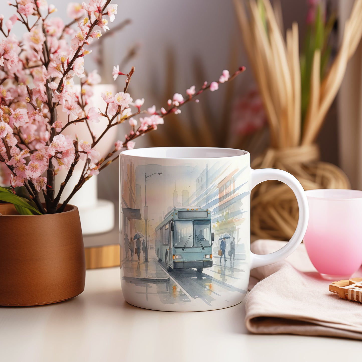 Hrnek s autobusem v dešti