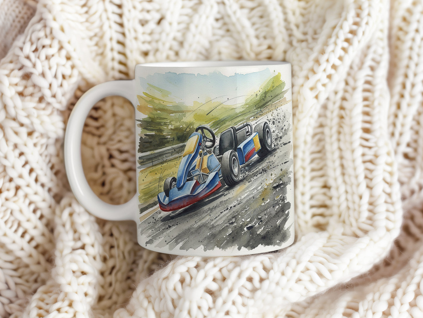 Hrnek s motokárou v zatáčce