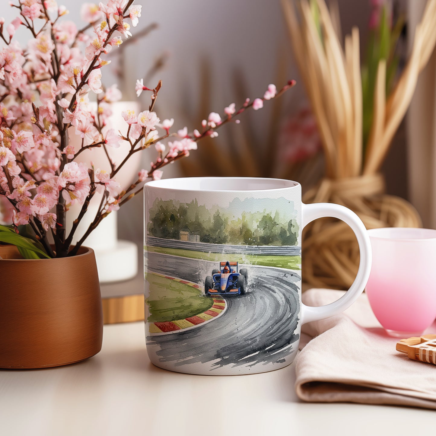 Hrnek s formulí na závodní dráze