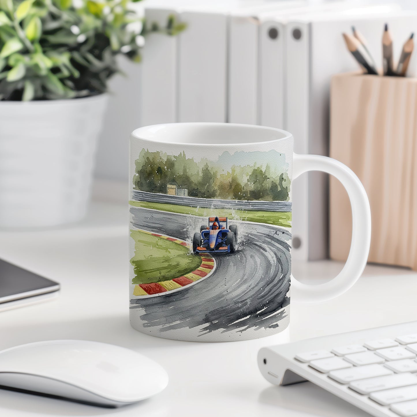 Hrnek s formulí na závodní dráze