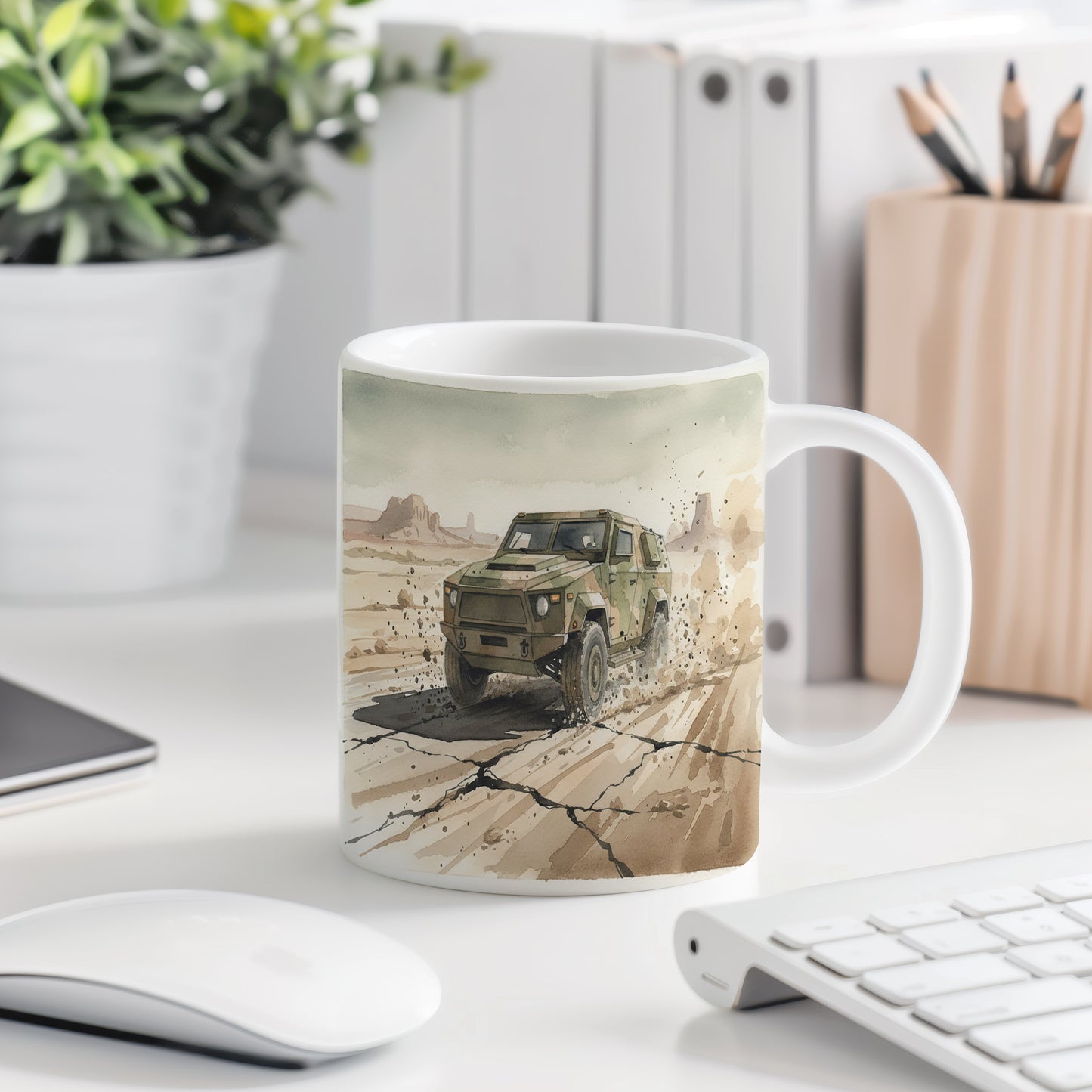 Hrnek s obrněným vozem v poušti