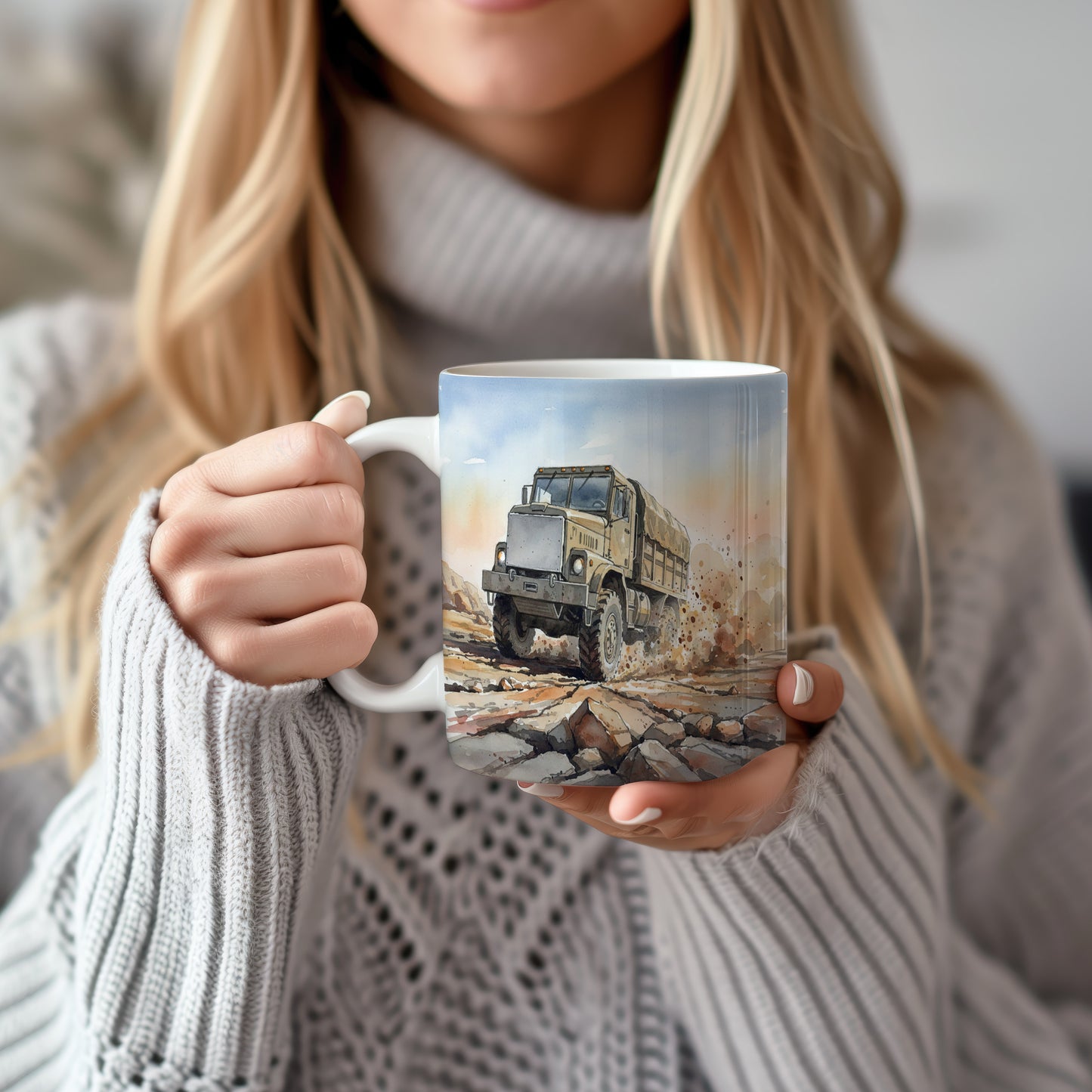 Hrnek s náklaďákem v terénu