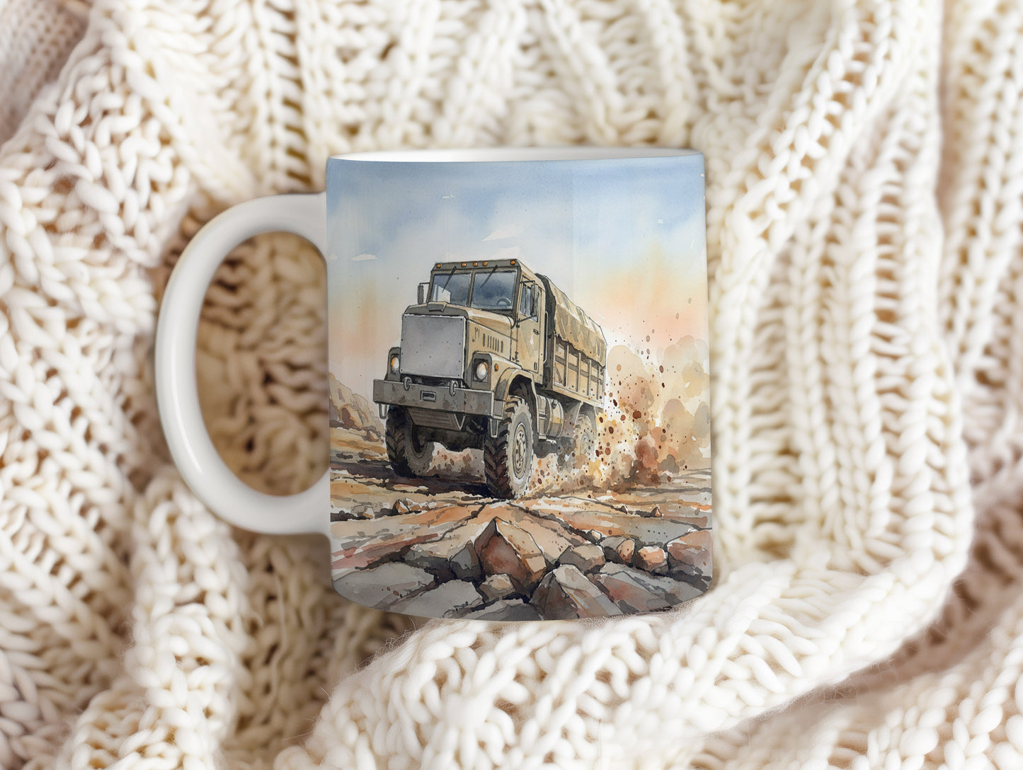 Hrnek s náklaďákem v terénu