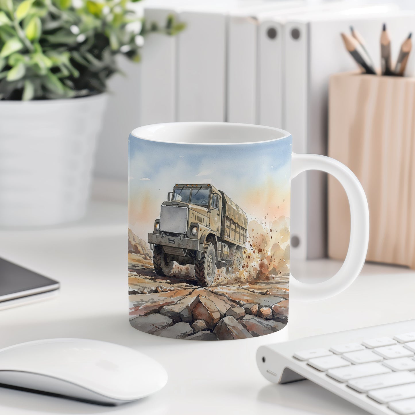 Hrnek s náklaďákem v terénu