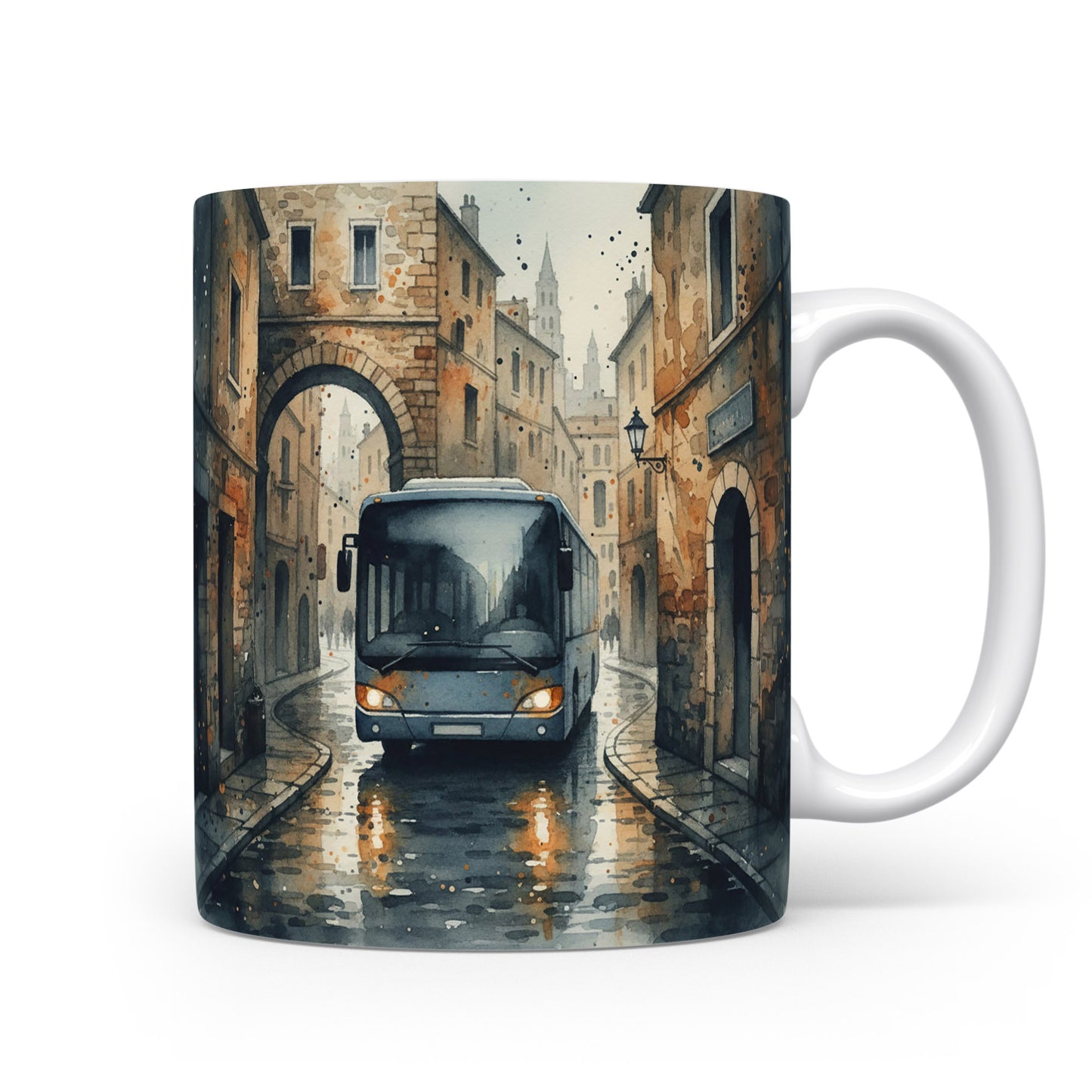 Hrnek s autobusem v historických uličkách