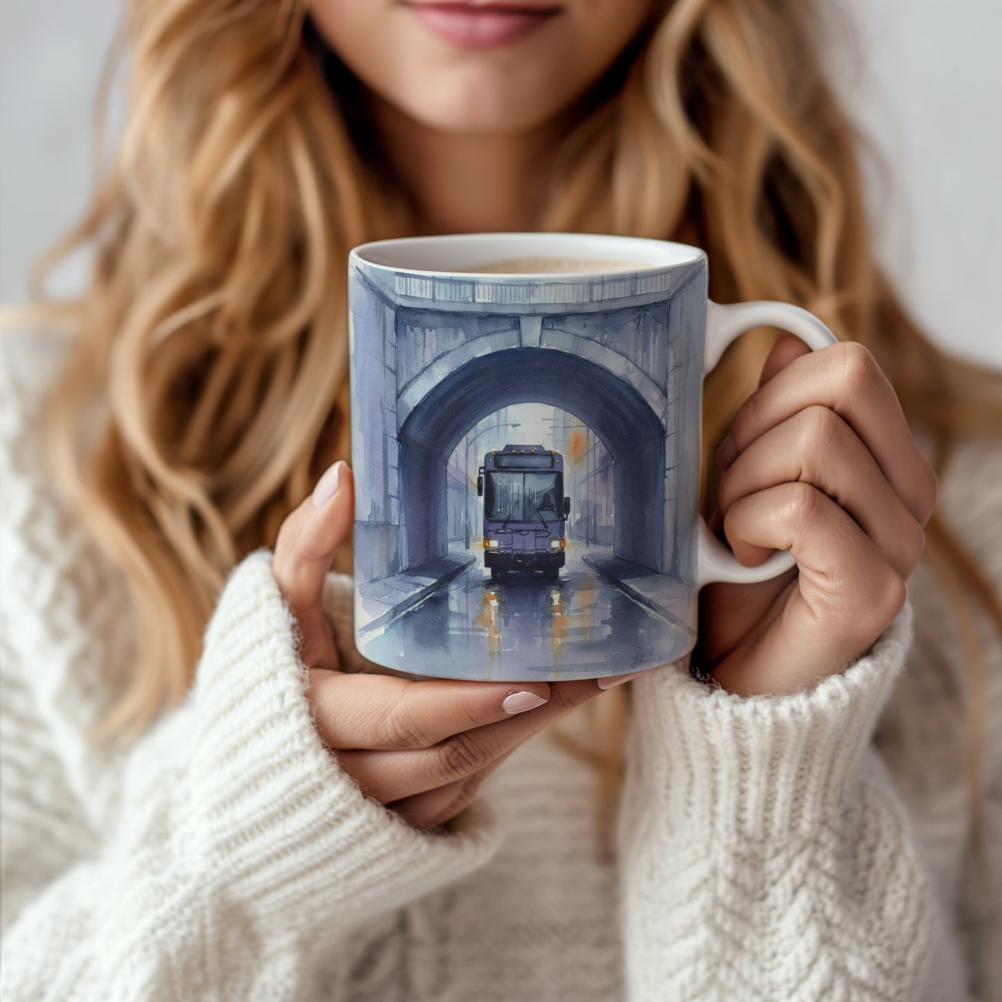 Hrnek s autobusem pod mostem