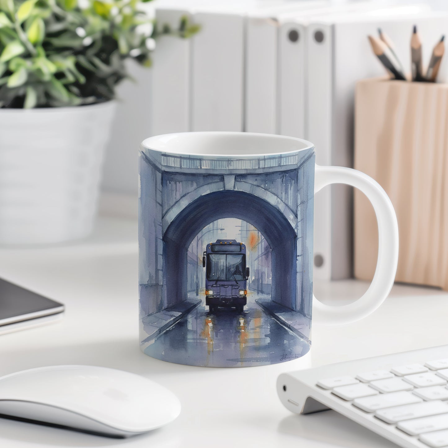 Hrnek s autobusem pod mostem