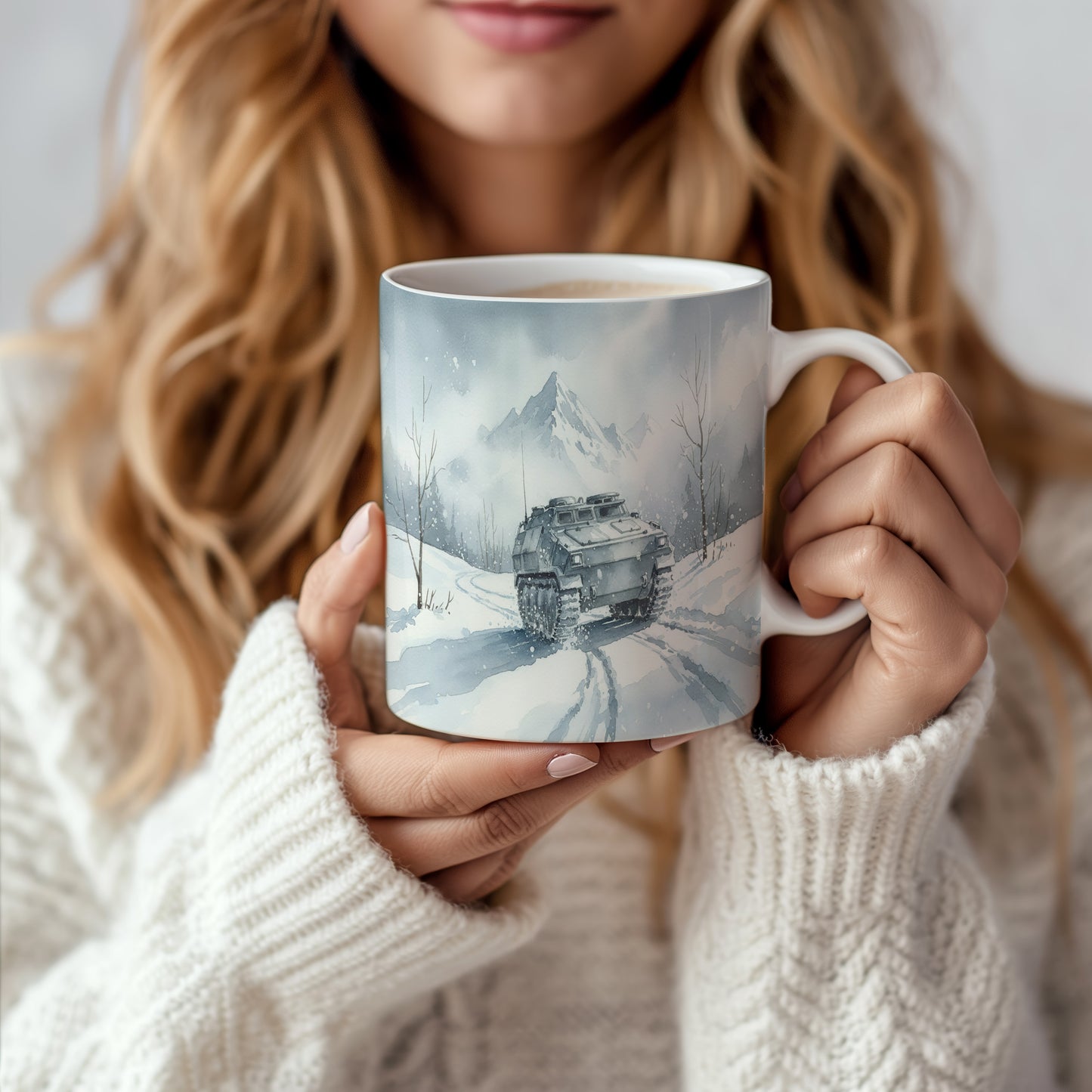 Hrnek s pásovým vozidlem v zimní krajině