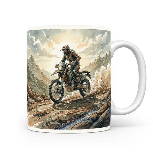 Motorka v horské krajině na hrnku