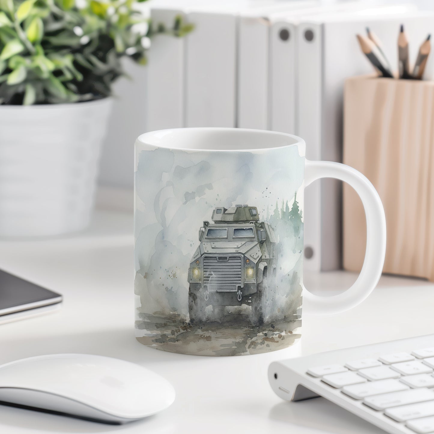 Hrnek s obrněným vozem v mlze