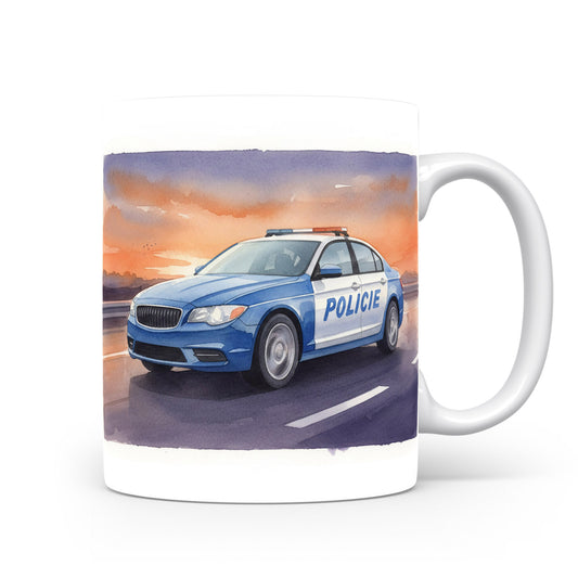 Hrnek s policejním autem při západu slunce