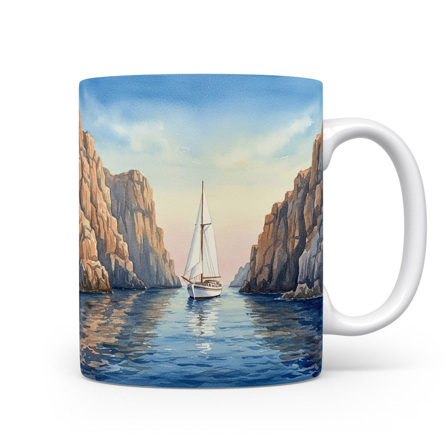 Plachetnice mezi útesy na akvarelovém hrnku