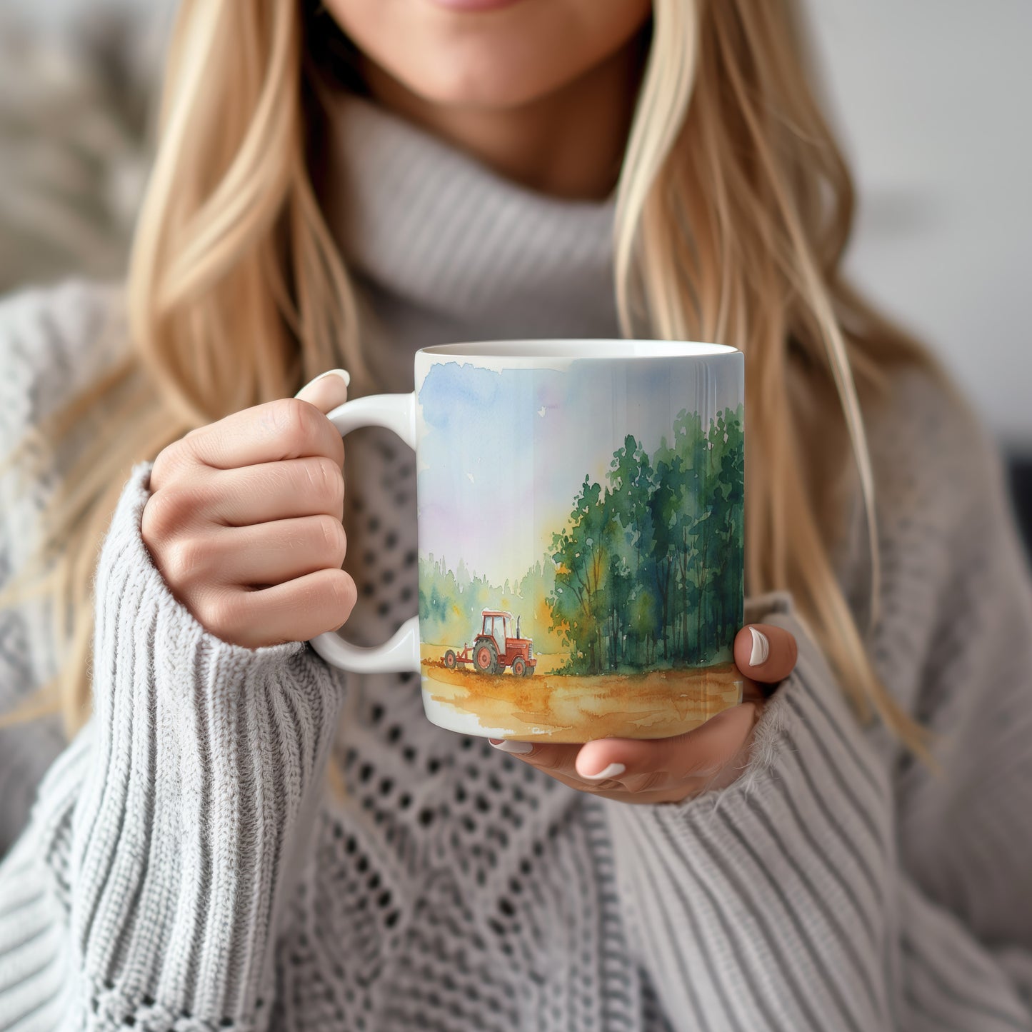 Hrnek s traktorem u lesa