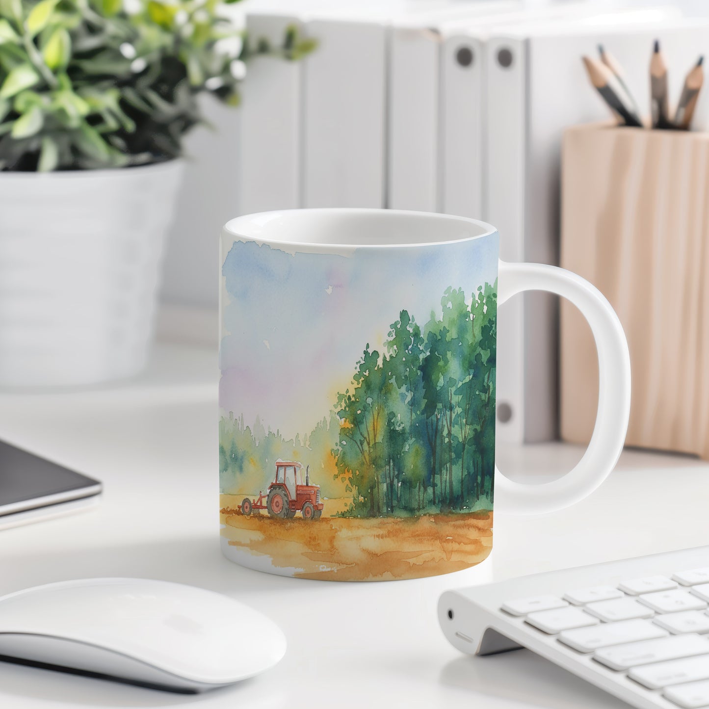 Hrnek s traktorem u lesa