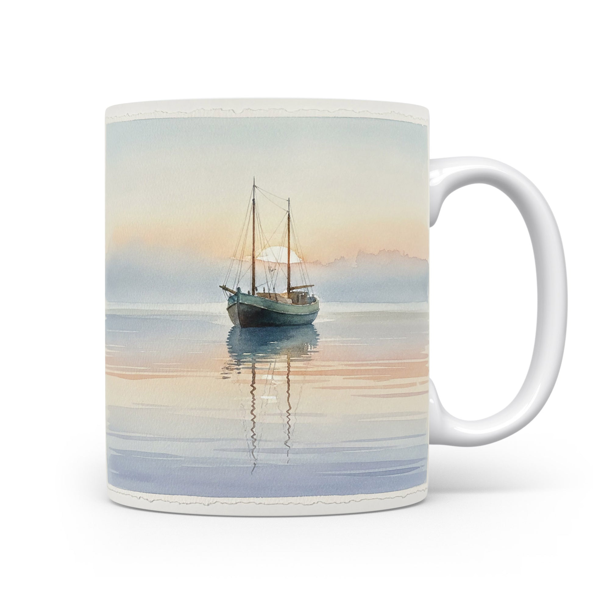 Hrnek s rybářskou lodí na moři