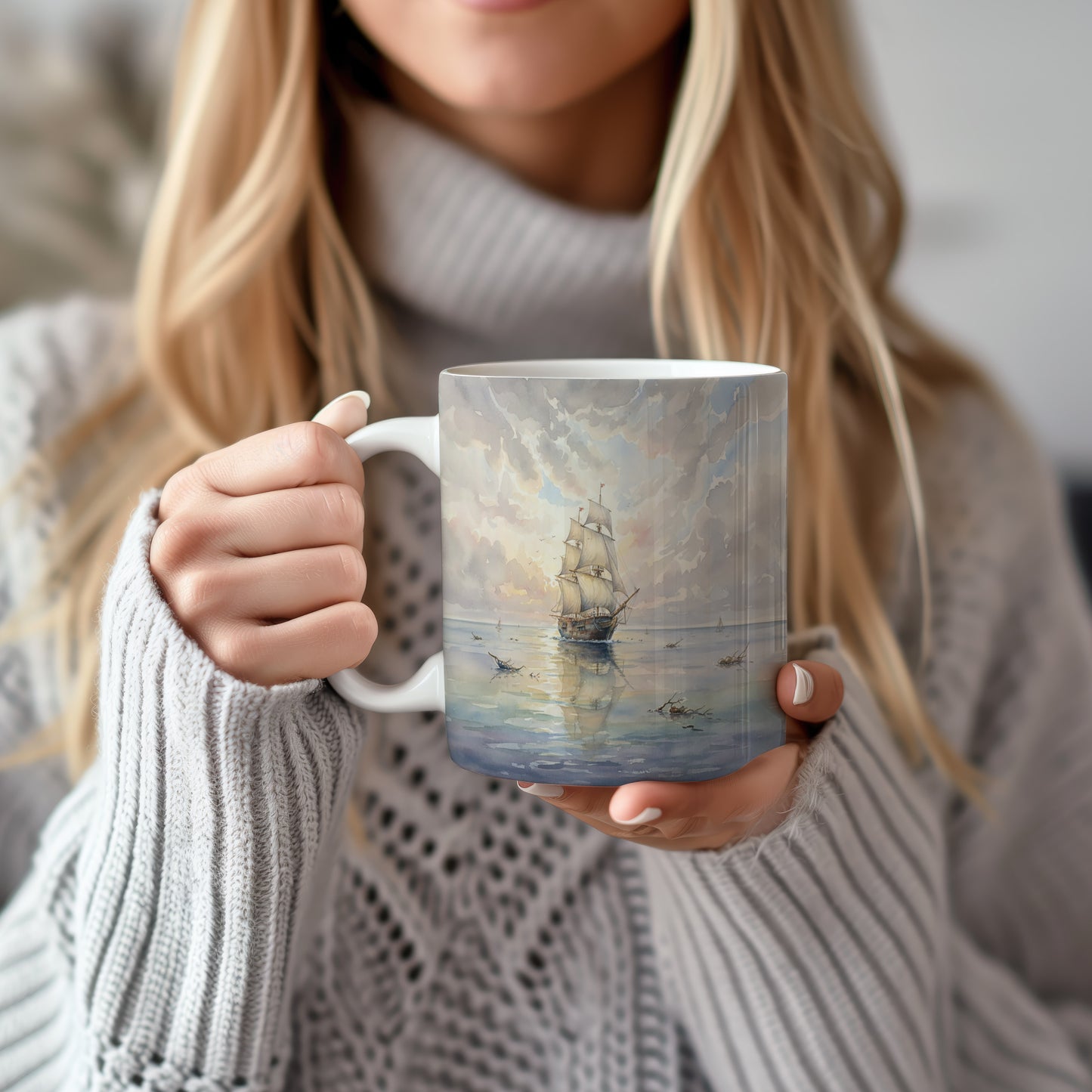 Hrnek s plachetnicí na klidném moři