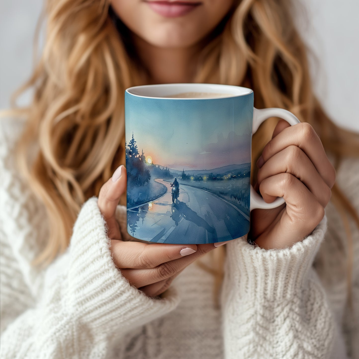 Hrnek s motorkou při západu slunce