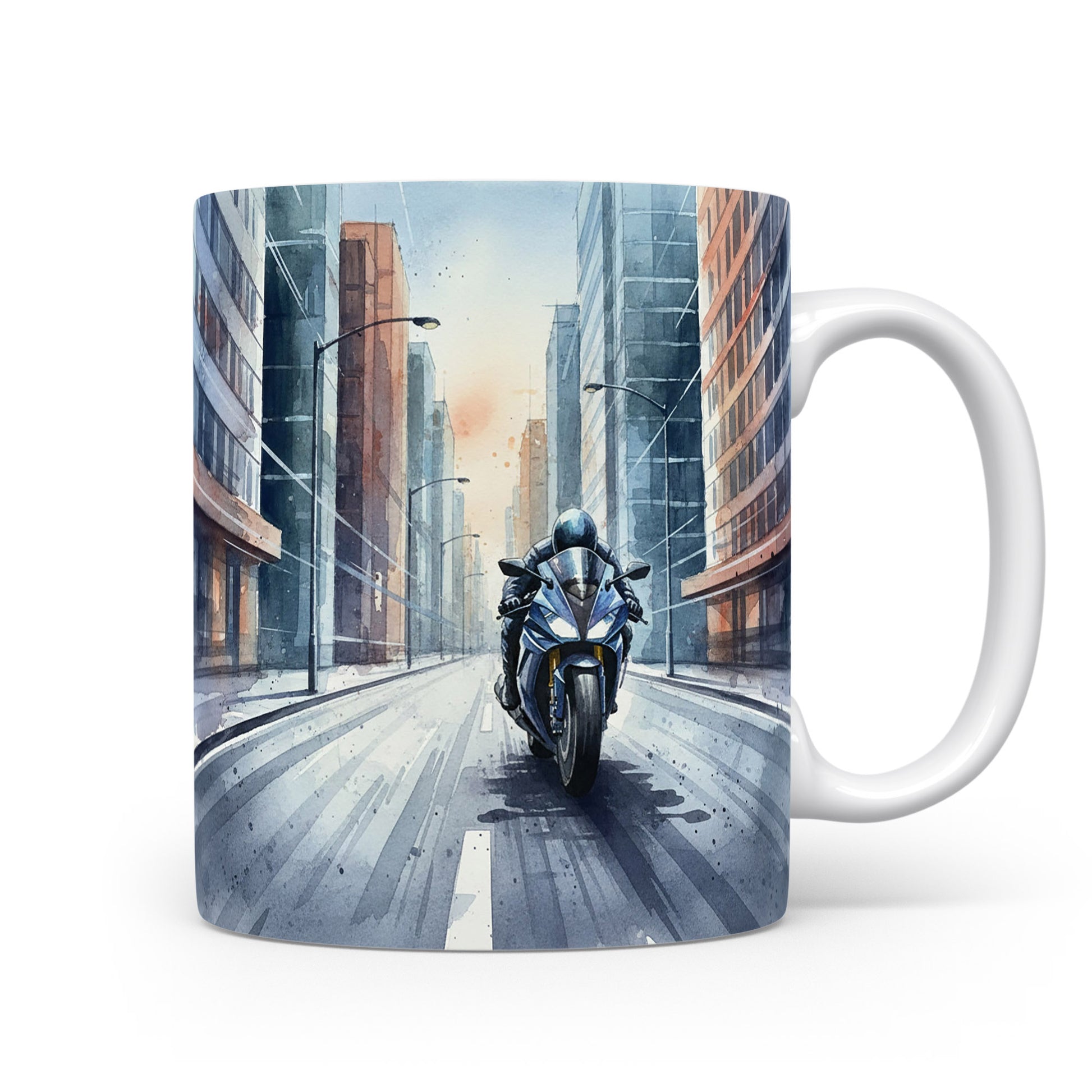 Hrnek s motorkou v městské uličce