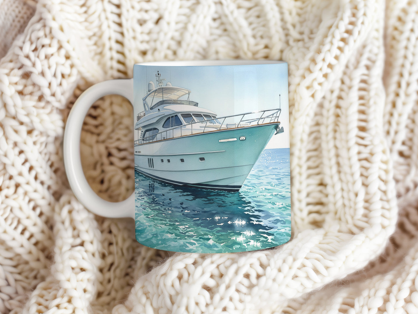 Hrnek s jachtou na klidném moři