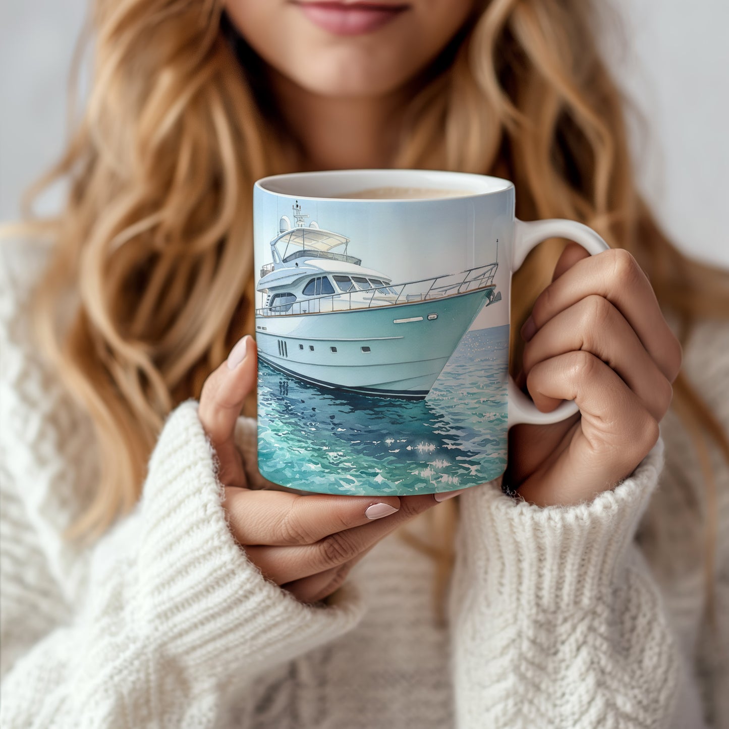 Hrnek s jachtou na klidném moři