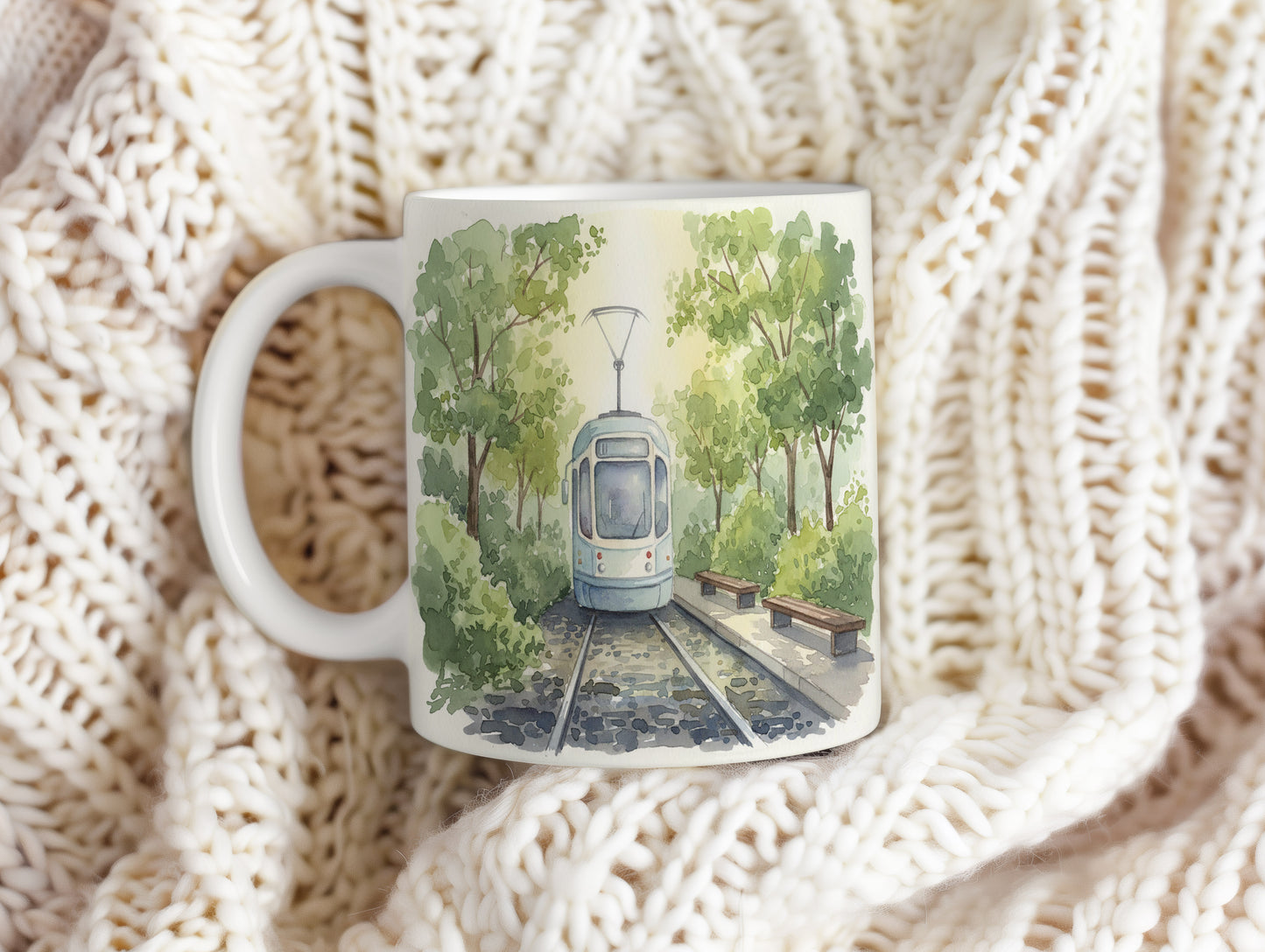 Hrnek s tramvají v parku