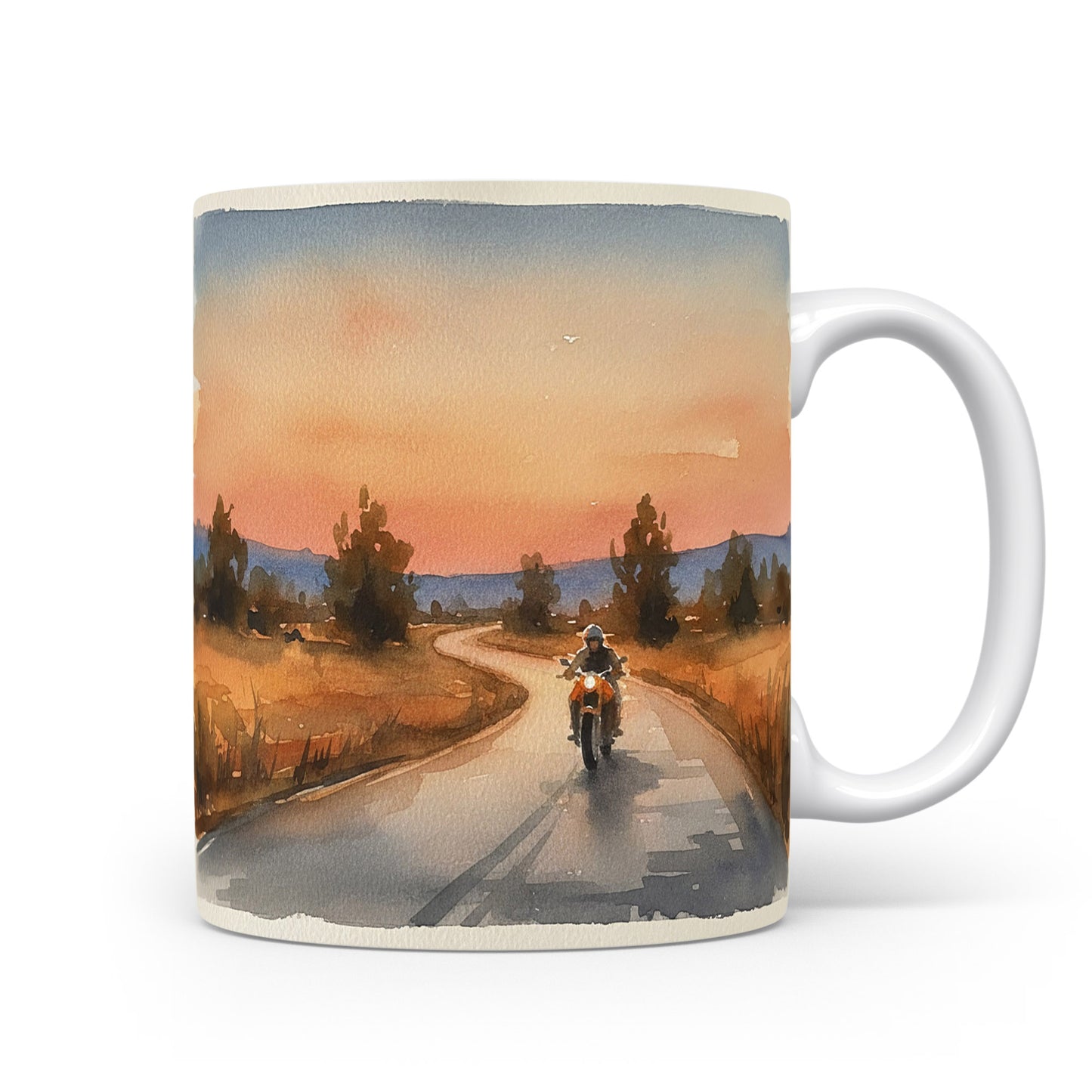 Motorka na venkovské cestě při západu slunce