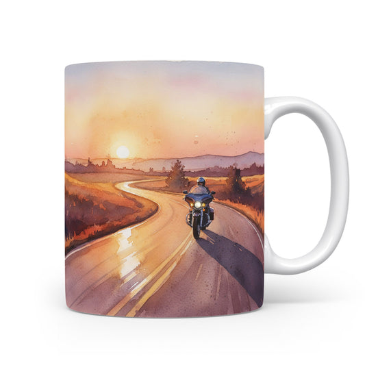 Hrnek s motorkou při západu slunce