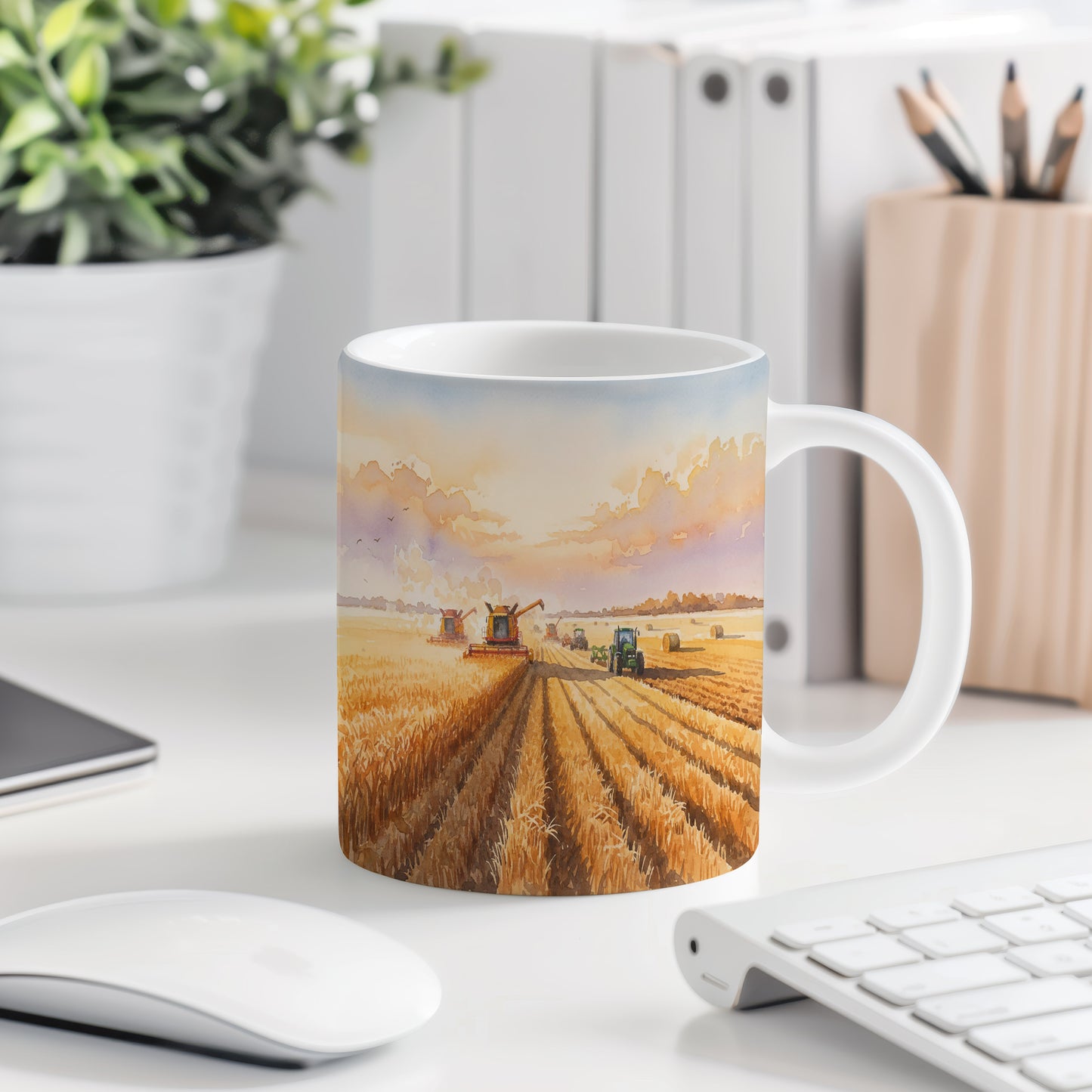 Hrnek s kombajnem při západu slunce