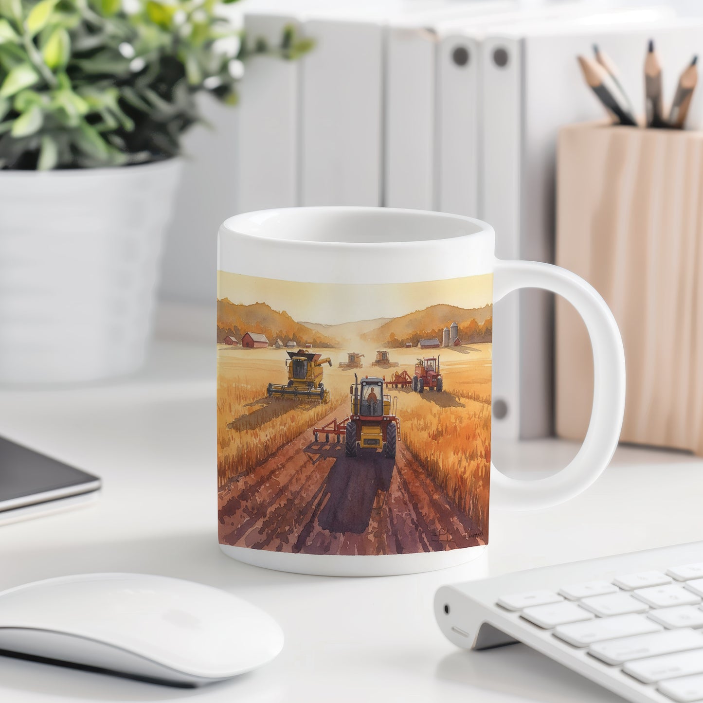 Hrnek s traktory při sklizni