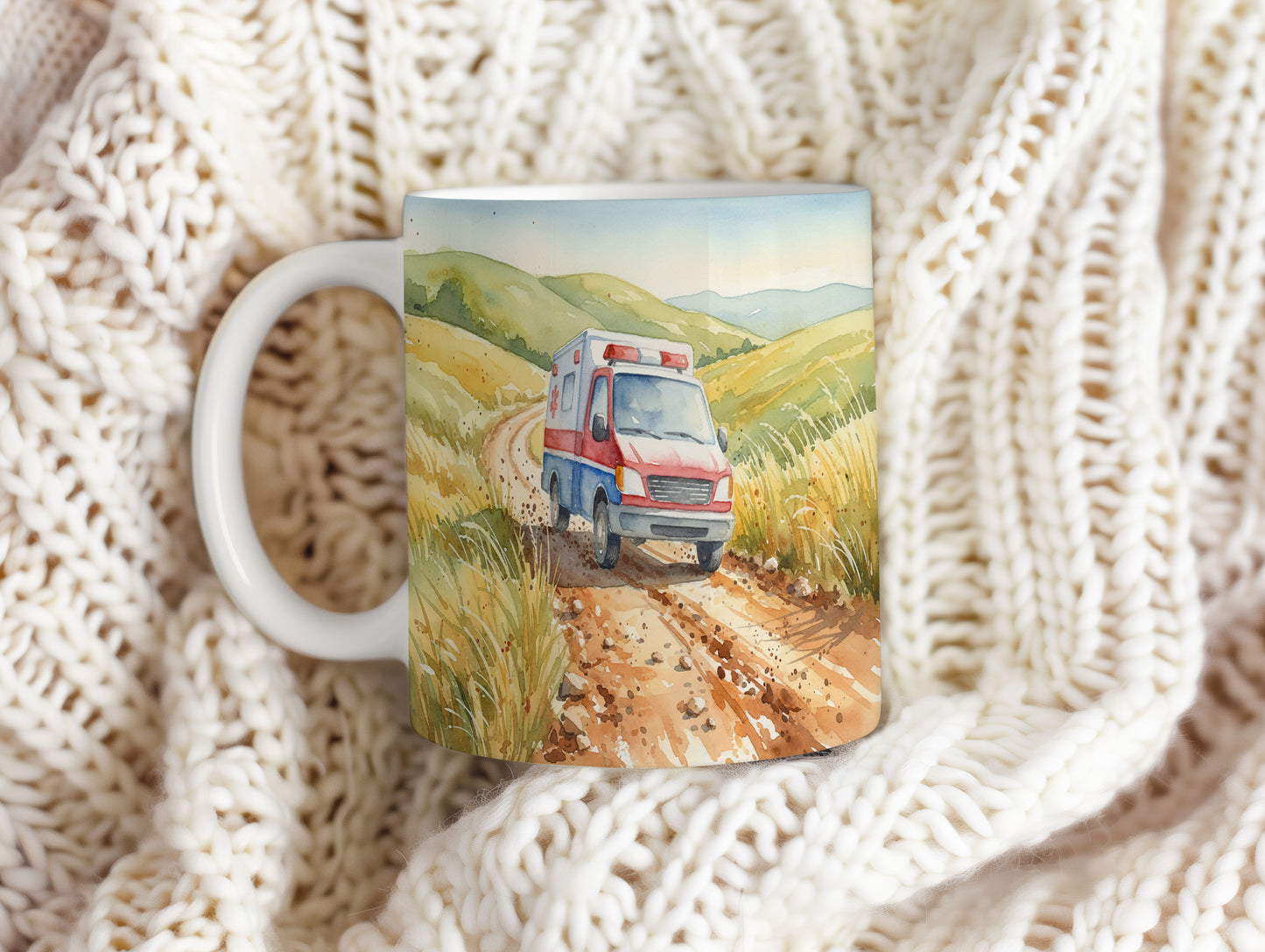 Hrnek s ambulancí na polní cestě