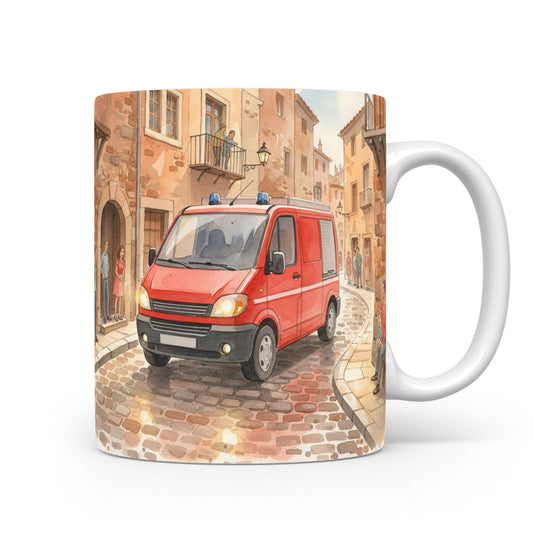 Hasičský vůz v historické uličce na hrnku