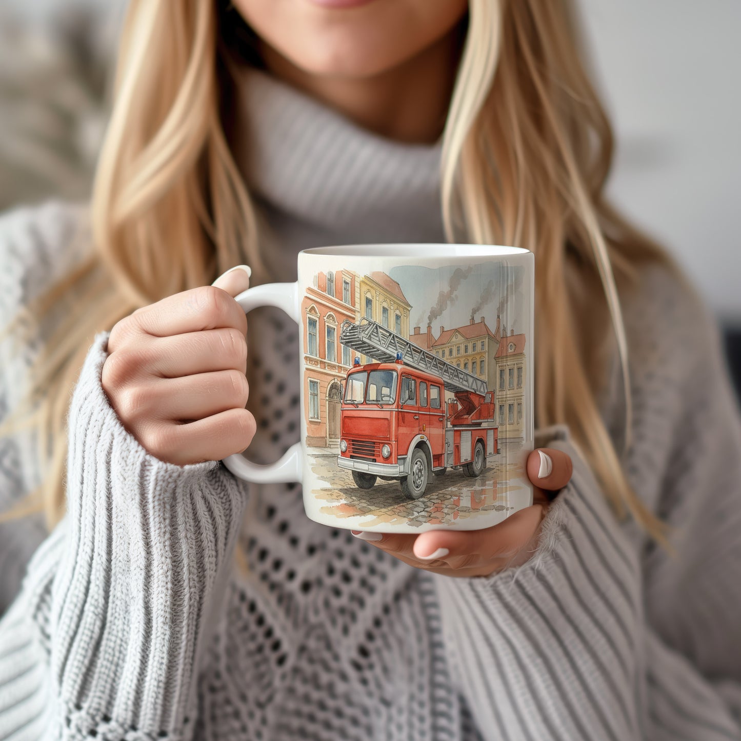 Hrnek s hasičským vozem na náměstí