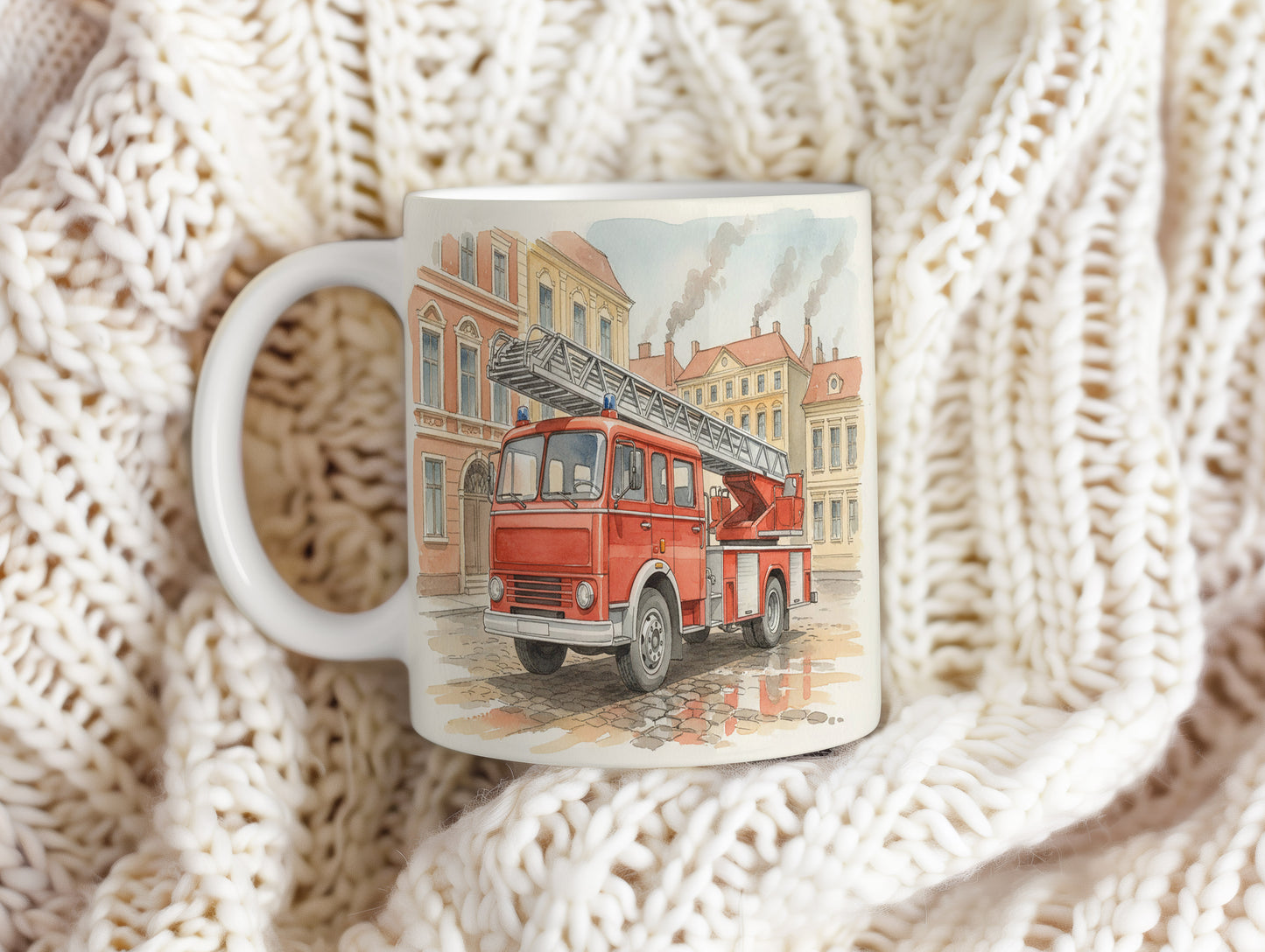Hrnek s hasičským vozem na náměstí