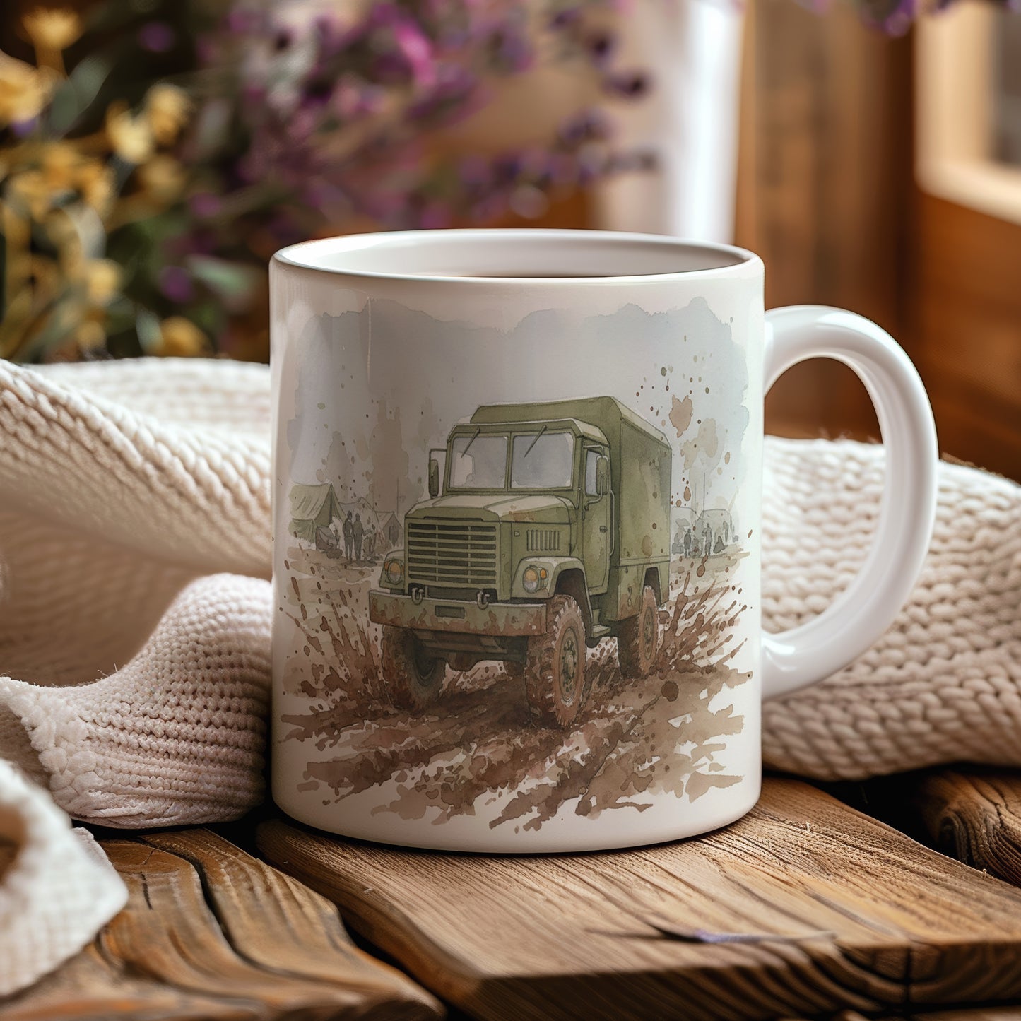 Hrnek s vojenským vozem v blátě