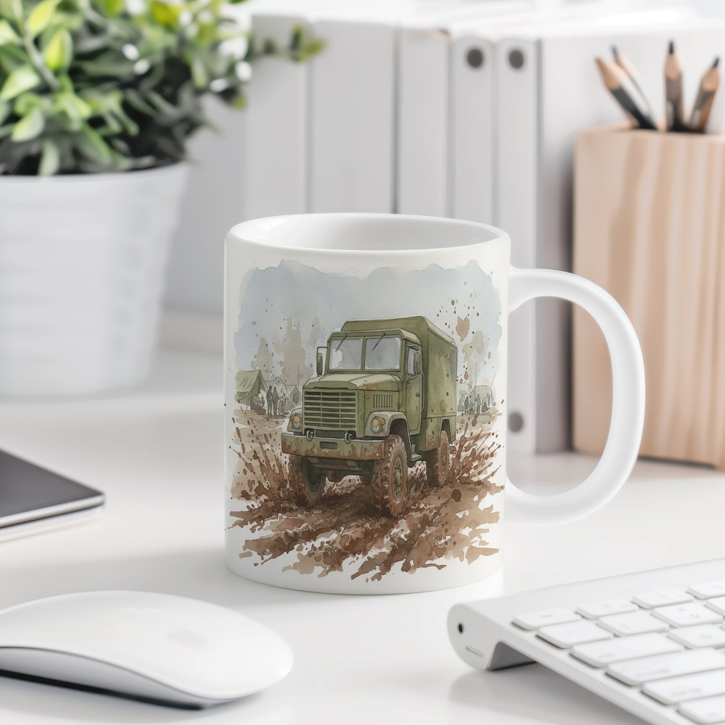 Hrnek s vojenským vozem v blátě