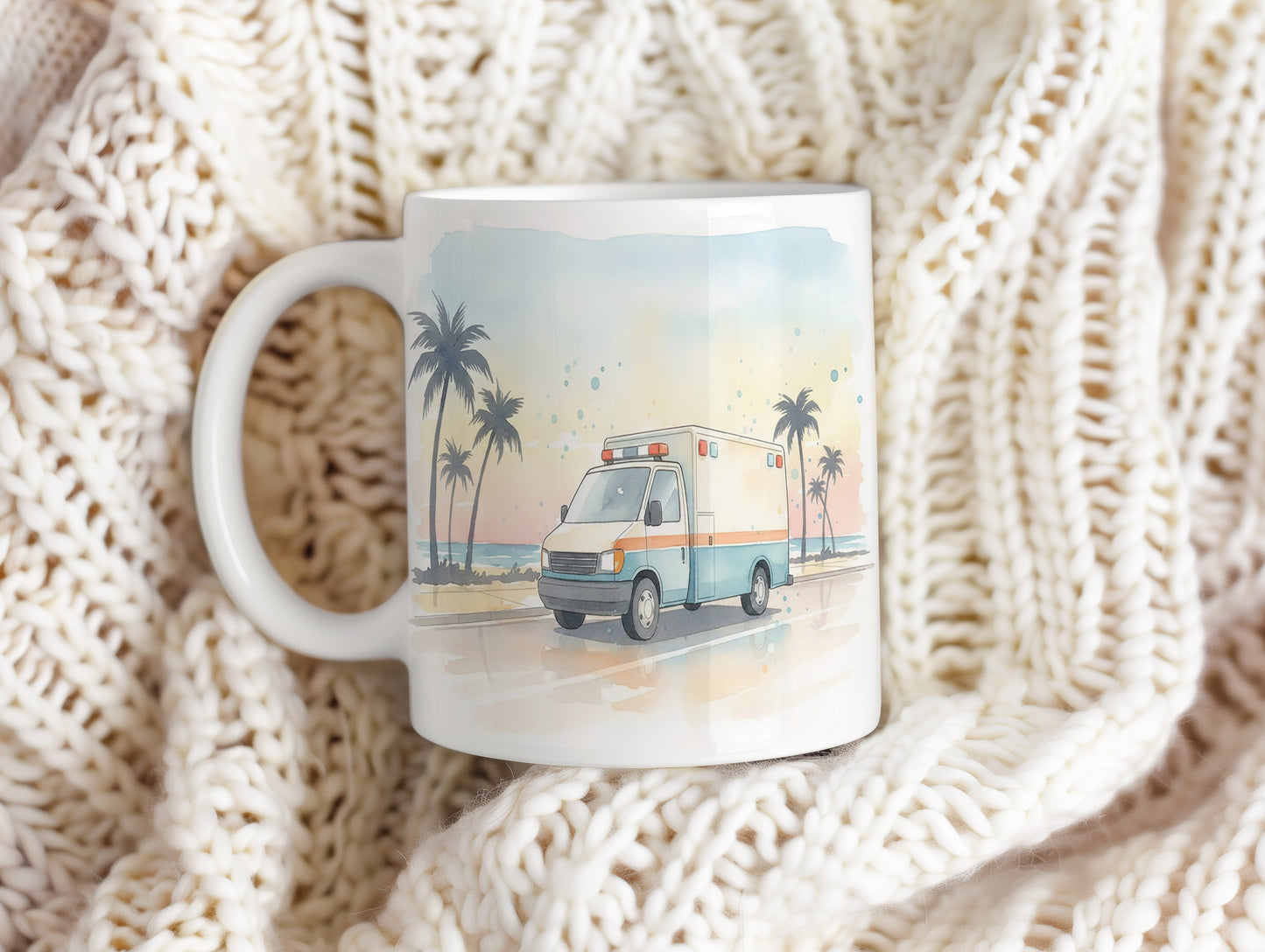 Hrnek s ambulancí pod palmami