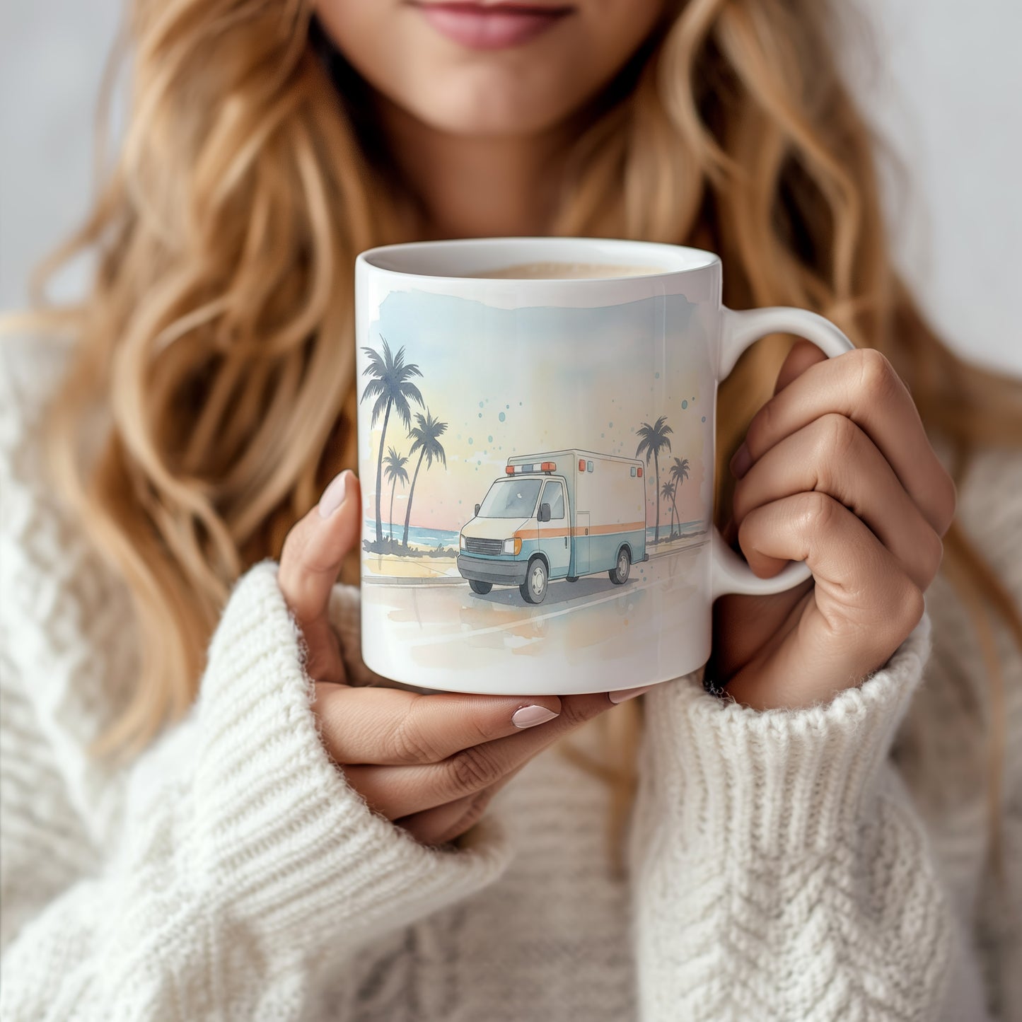 Hrnek s ambulancí pod palmami