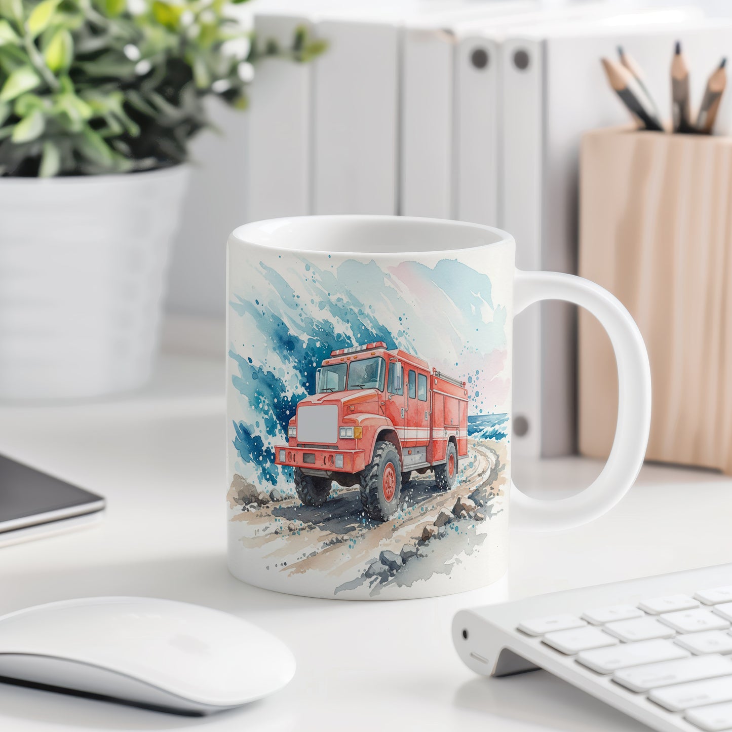 Hrnek s hasičským vozem v horách