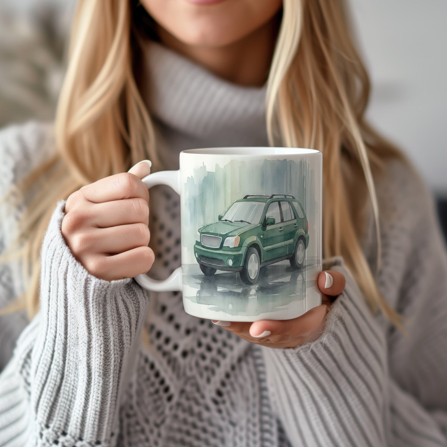 Hrnek s SUV v deštivém městě