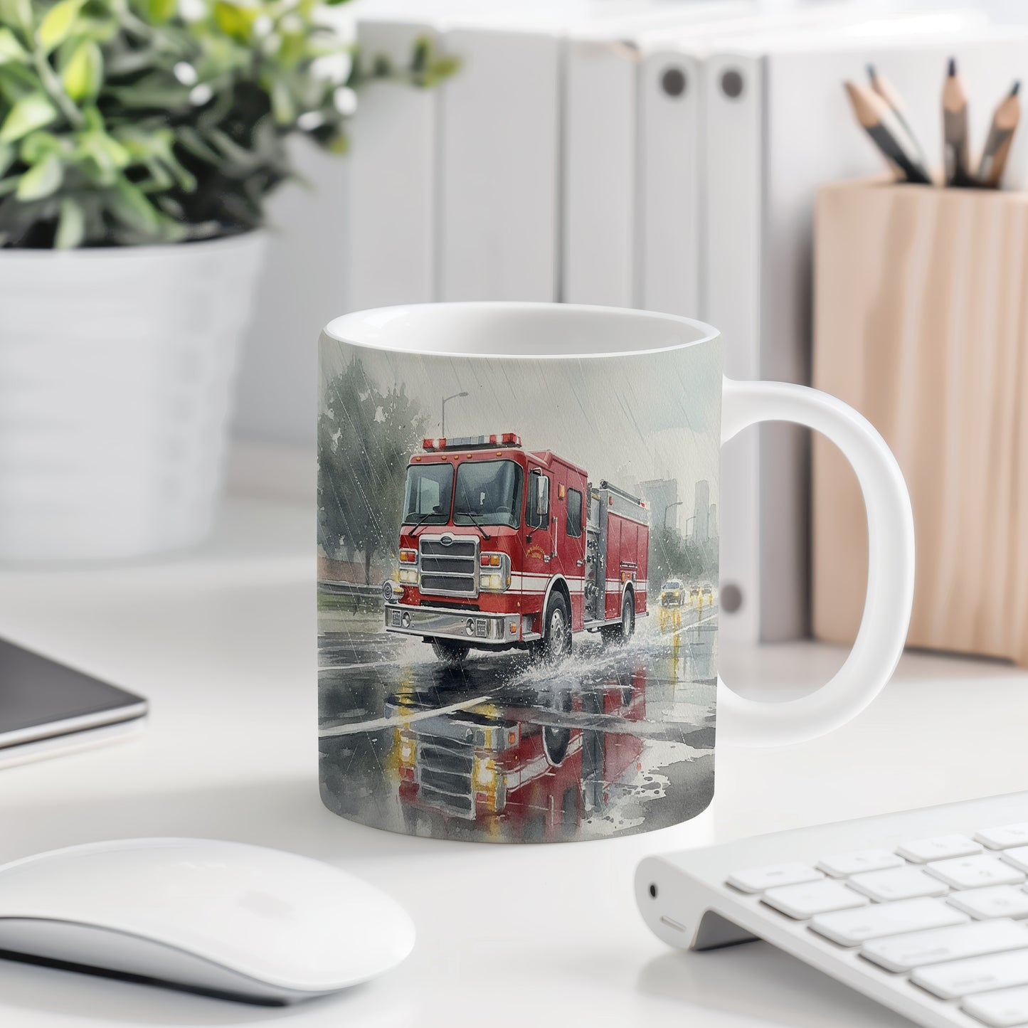 Hrnek s hasičským vozem v lijáku